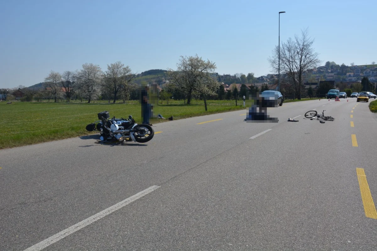 Kestenholz SO - Zwei Verletzte nach Unfall zwischen E-Bike und Motorrad