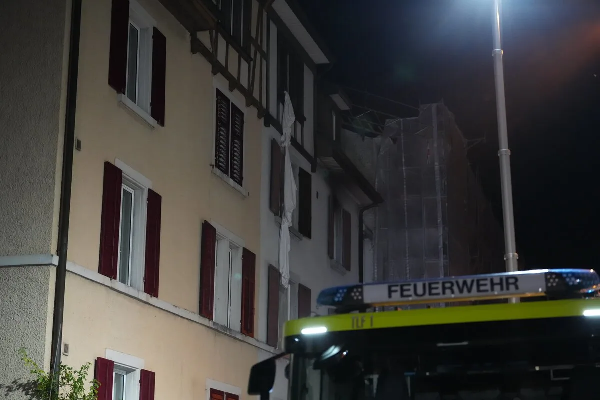 Altstetten ZH – Feuerwehr rettet Frau aus brennendem Haus