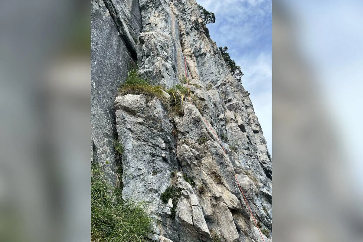 Sennwald SG – Kletterer von Stein getroffen und schwer verletzt