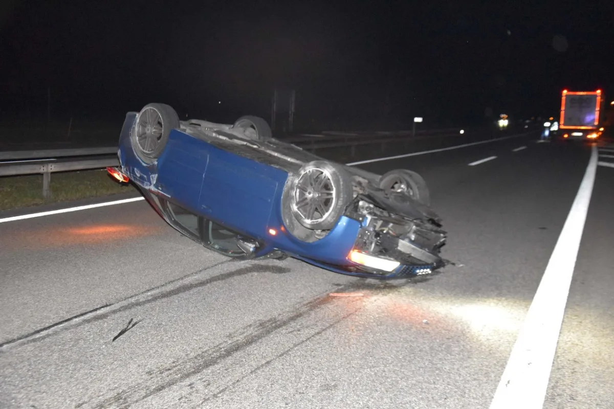 Totalschaden auf der A1 bei Oensingen SO - Audi fährt ins Heck von Sattelschlepper und überschlägt sich
