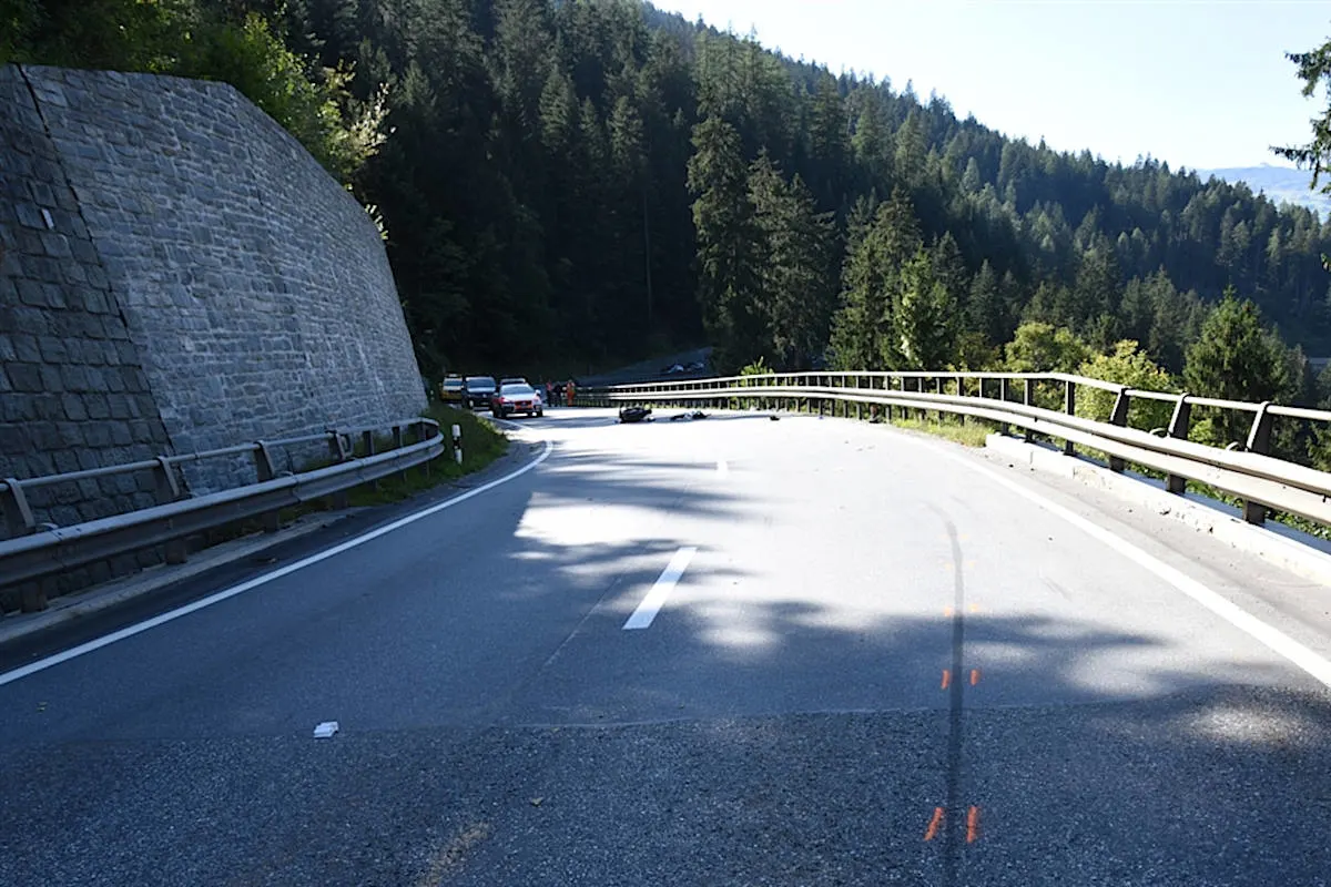 Sils i.D. GR - Motorradlenker bei Selbstunfall tödlich verletzt