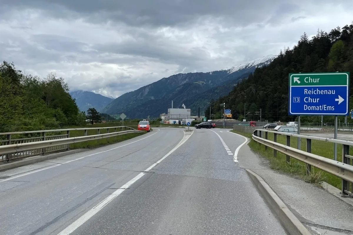Domat/Ems GR -  Goldfarbenen Suzuki nach Unfall gesucht