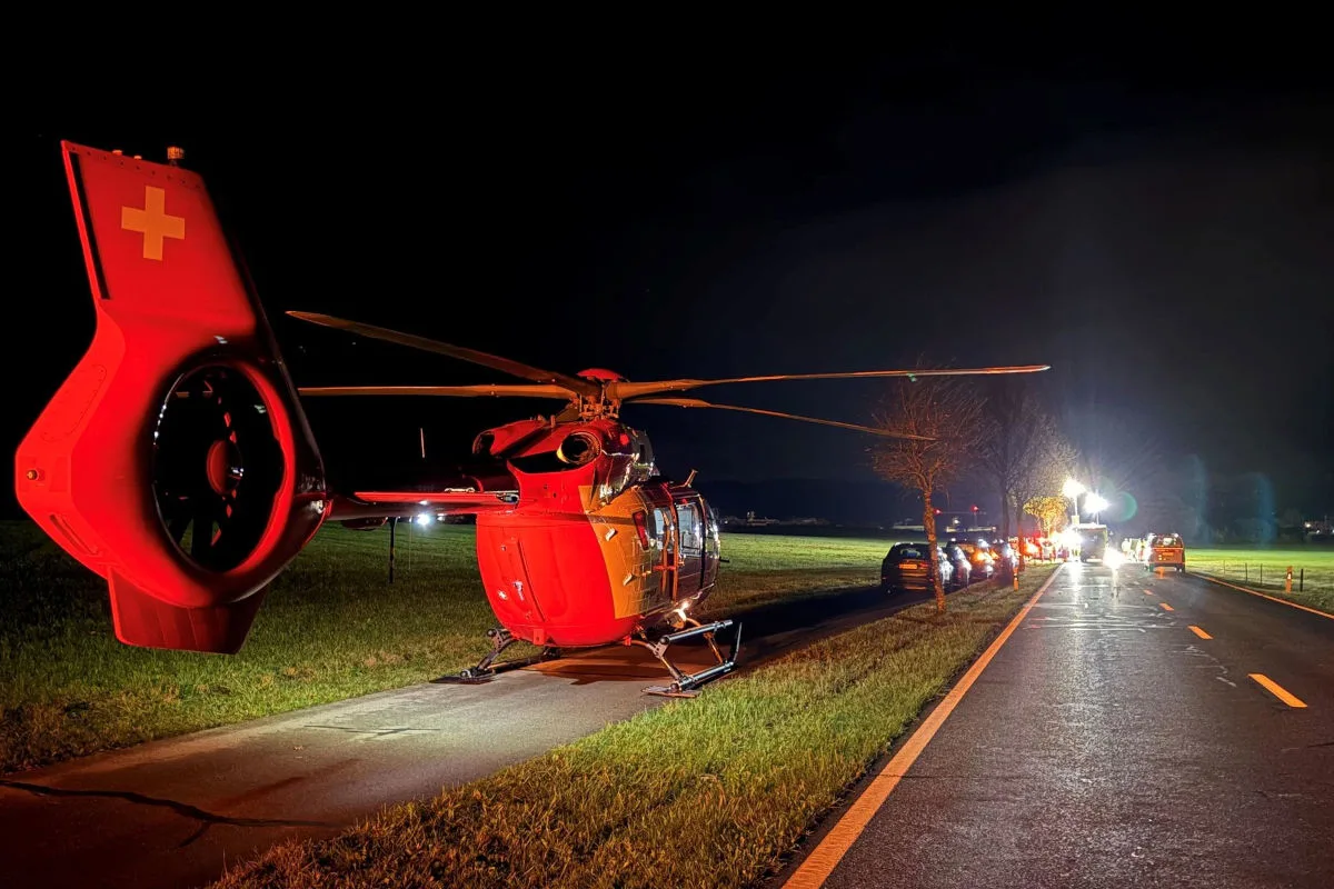 Tödlicher Unfall in Pfäffikon ZH – Lieferwagen prallt gegen Baum