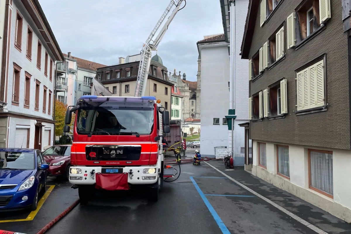 Einsiedeln SZ - Brand in Mehrfamilienhaus