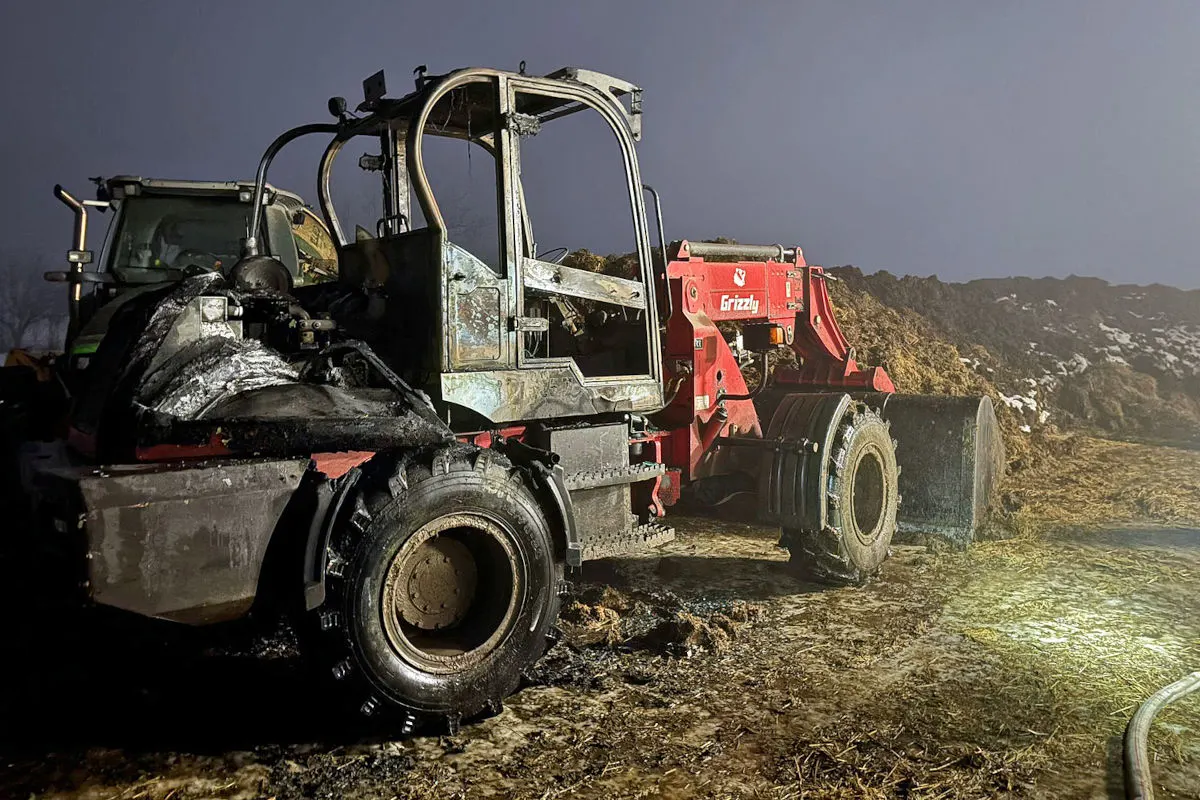 Kautzen – Radlader nahe Stallgebäude Brand geraten