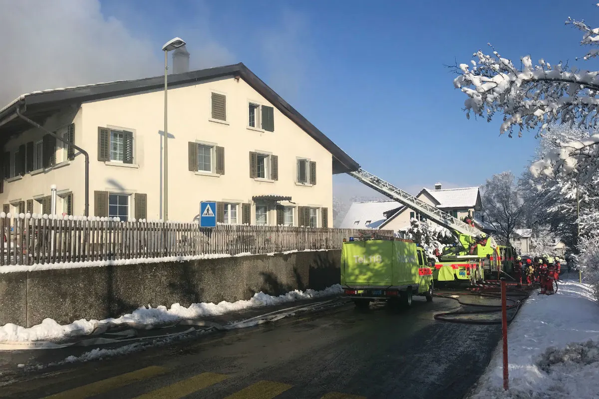 Weisslingen ZH - Brand verursacht hoher Sachschaden