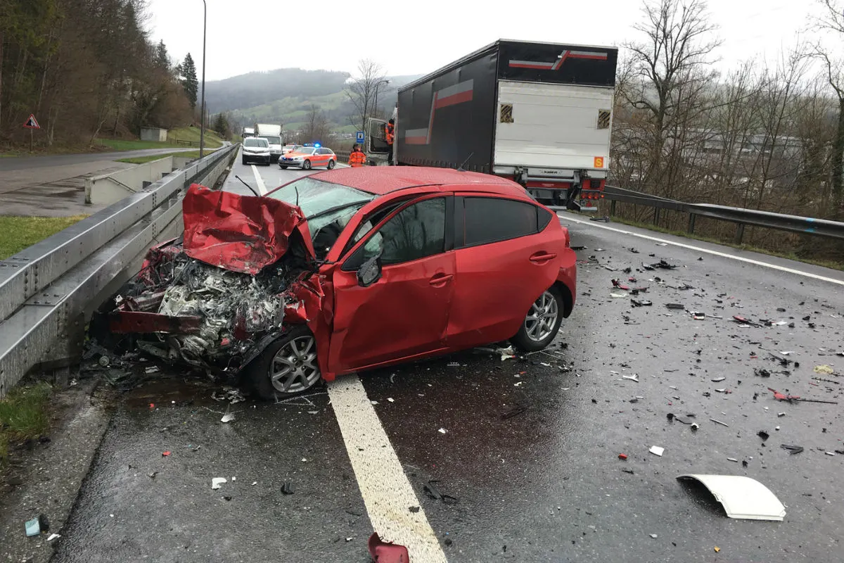Malters LU - Autofahrer stirbt nach Kollision mit Sattelmotorfahrzeug