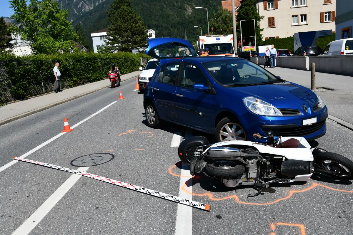 Chur GR - Rollerfahrer bei Verkehrsunfall verletzt