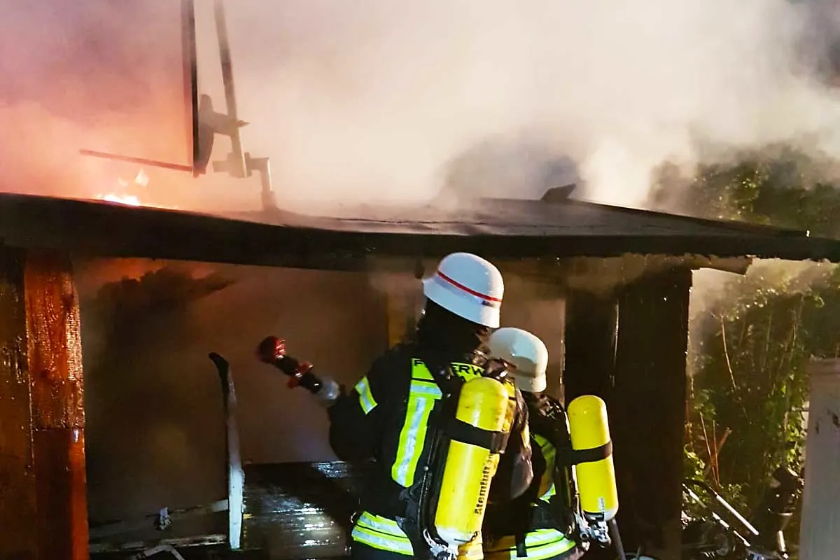 Großes Glück in Haan - Mutter und fünf Kinder retten sich vor Flammen