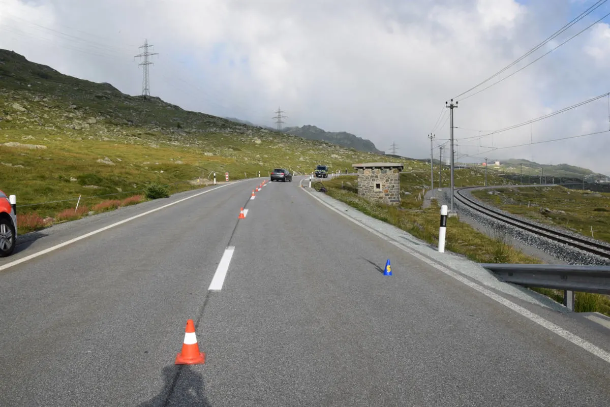 Pontresina GR - Personenwagen kollidiert mit Radfahrer