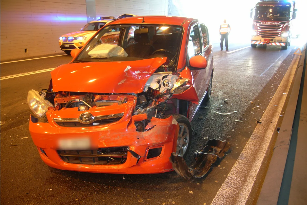 Wassen UR - Drei Fahrzeuge in Auffahrunfall verwickelt