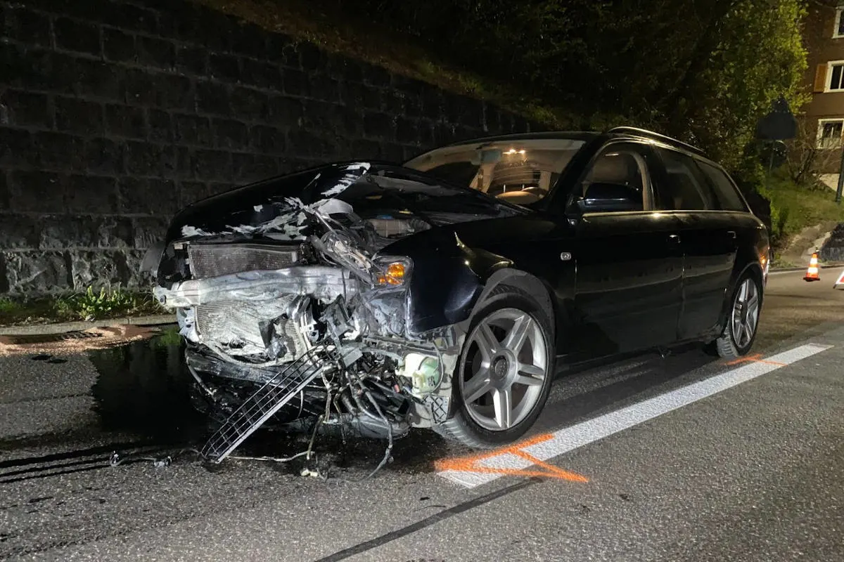 Stadt Zug – Unfall eines Neulenkers endet mit Totalschaden