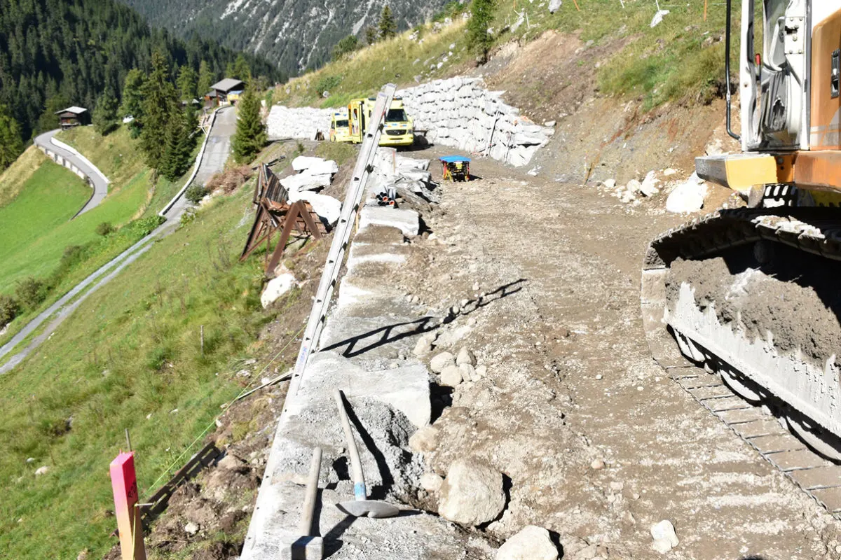 Davos Monstein GR - Arbeiter bei Sturz von Mauer verletzt