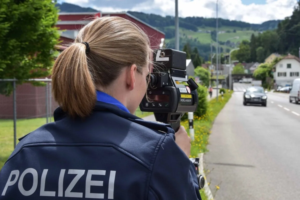 Neuhaus/Eschenbach SG - Geschwindigkeitsmessungen führten zu einem Führerausweiseinzug