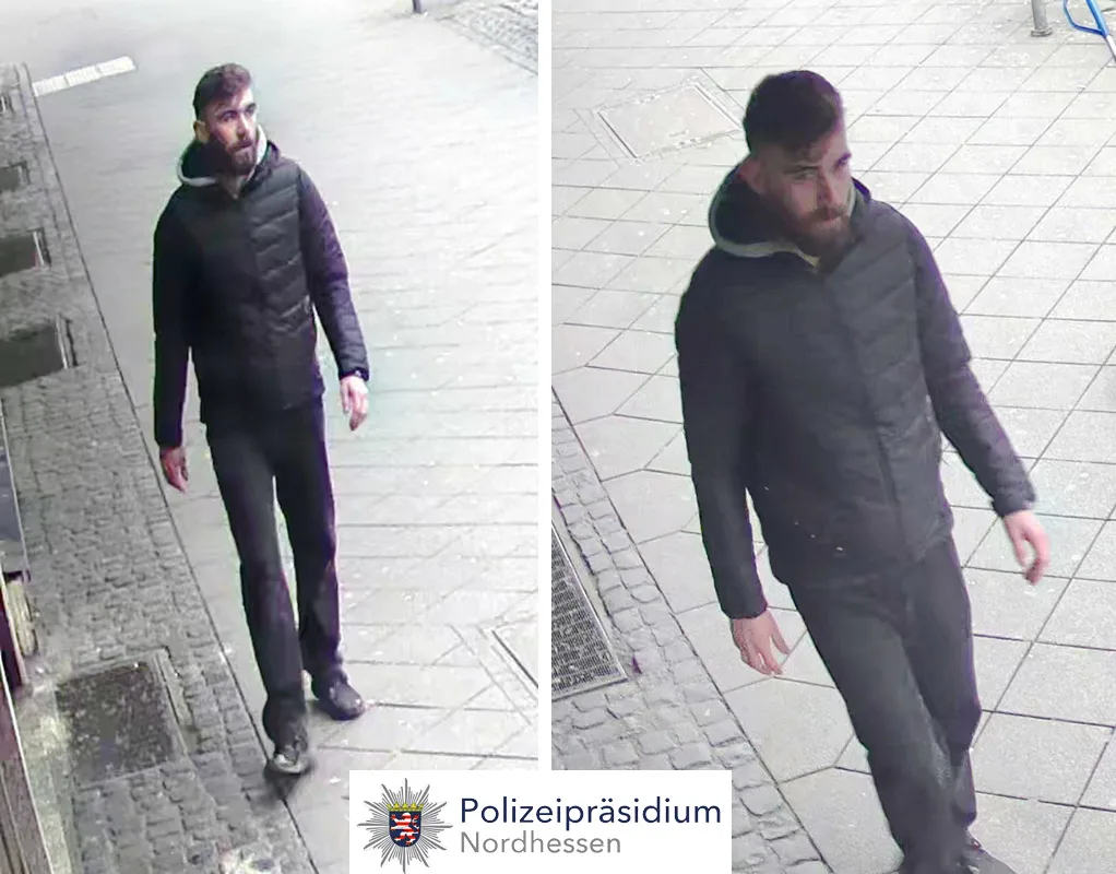 Zwei Überwachungsbilder zeigen einen bärtigen Mann in dunkler Kleidung auf einem Bürgersteig. Das Polizeipräsidium Nordhessen hat die Bilder veröffentlicht.