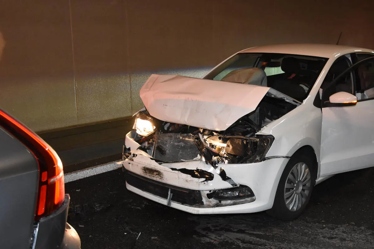 A15 Wagen SG – Auffahrkollision im Tunnel
