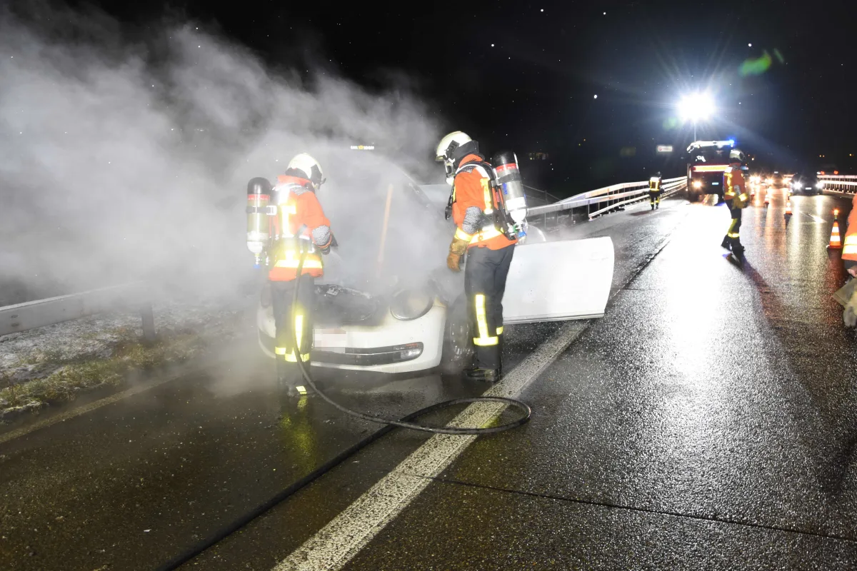 St.Gallen SG - Auto gerät auf Autobahn in Brand