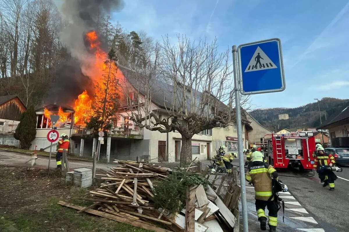 Zullwil SO - Mehrfamilienhaus nach Brand unbewohnbar