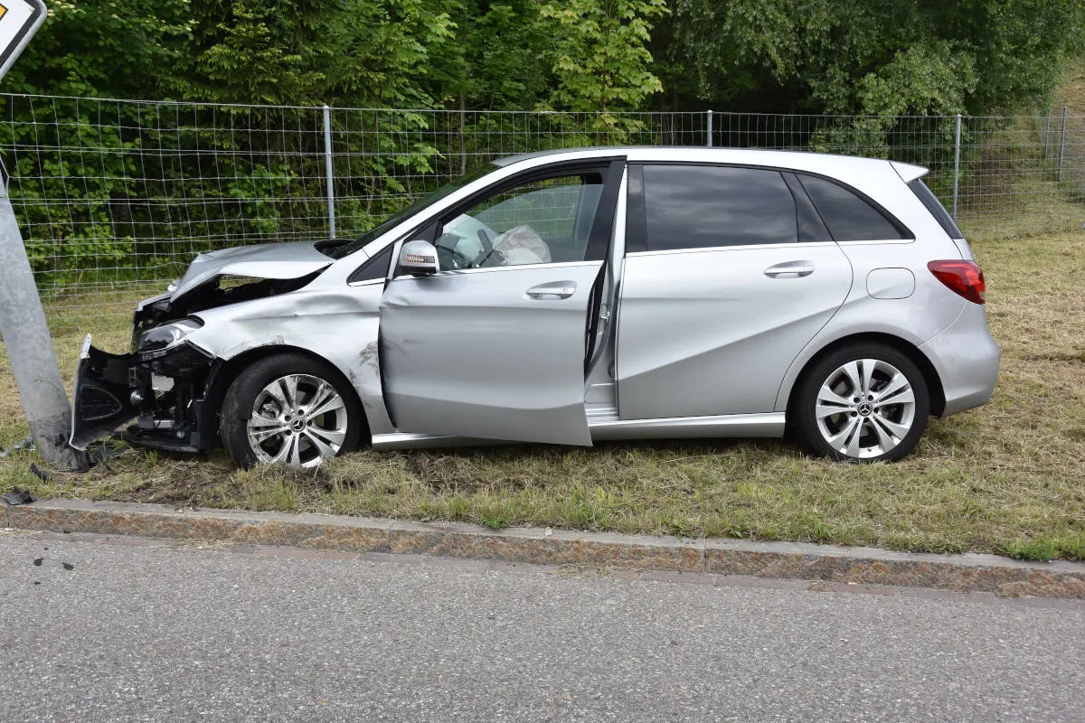 Rapperswil-Jona SG – Unfall mit Notarzt-Auto