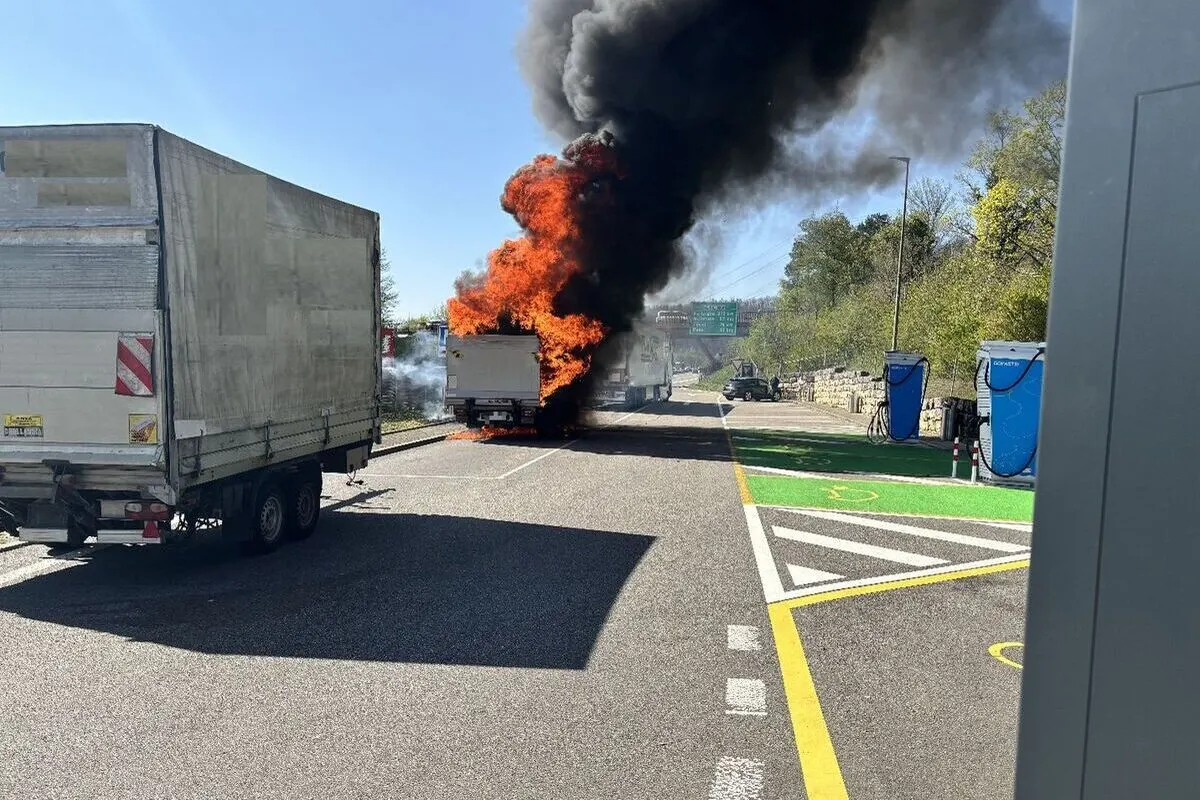 Sissach BL – Lieferwagen in Brand geraten