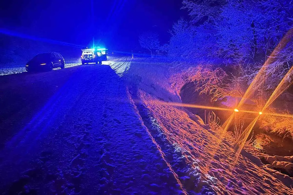 Schwellbrunn AR – Auto landet bei Unfall im Bach