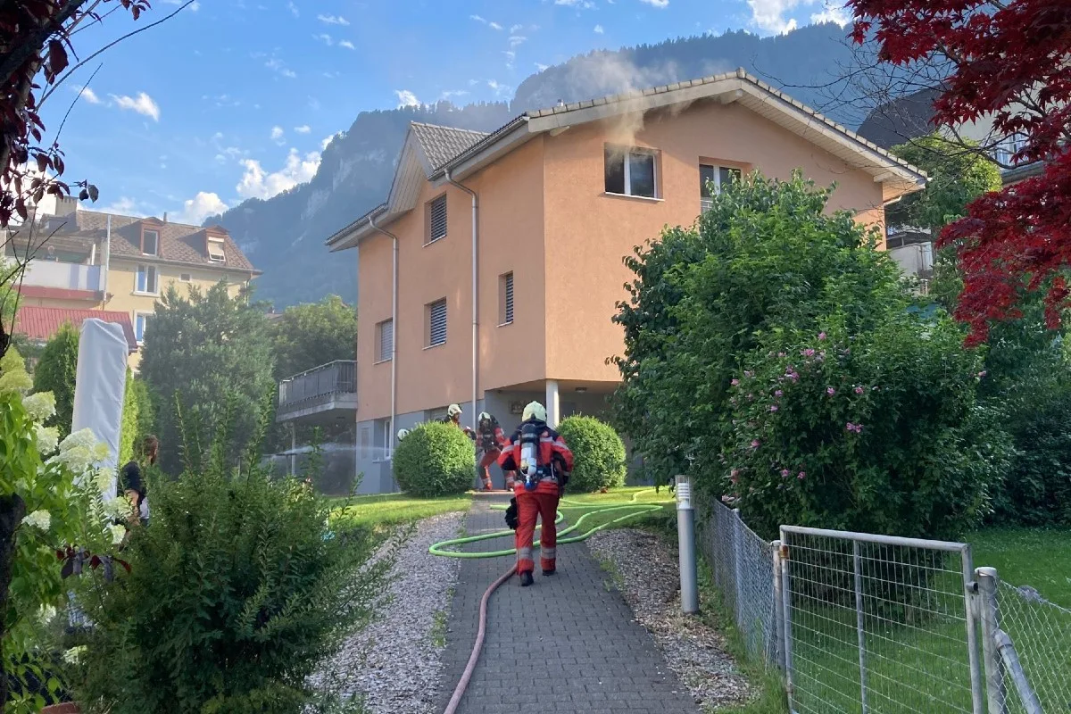Niederurnen GL - Mottbrand wegen Kurzschluss