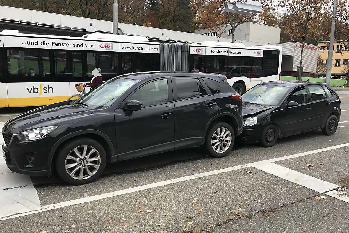 Stadt Schaffhausen - Auffahrkollision zwischen zwei Autos