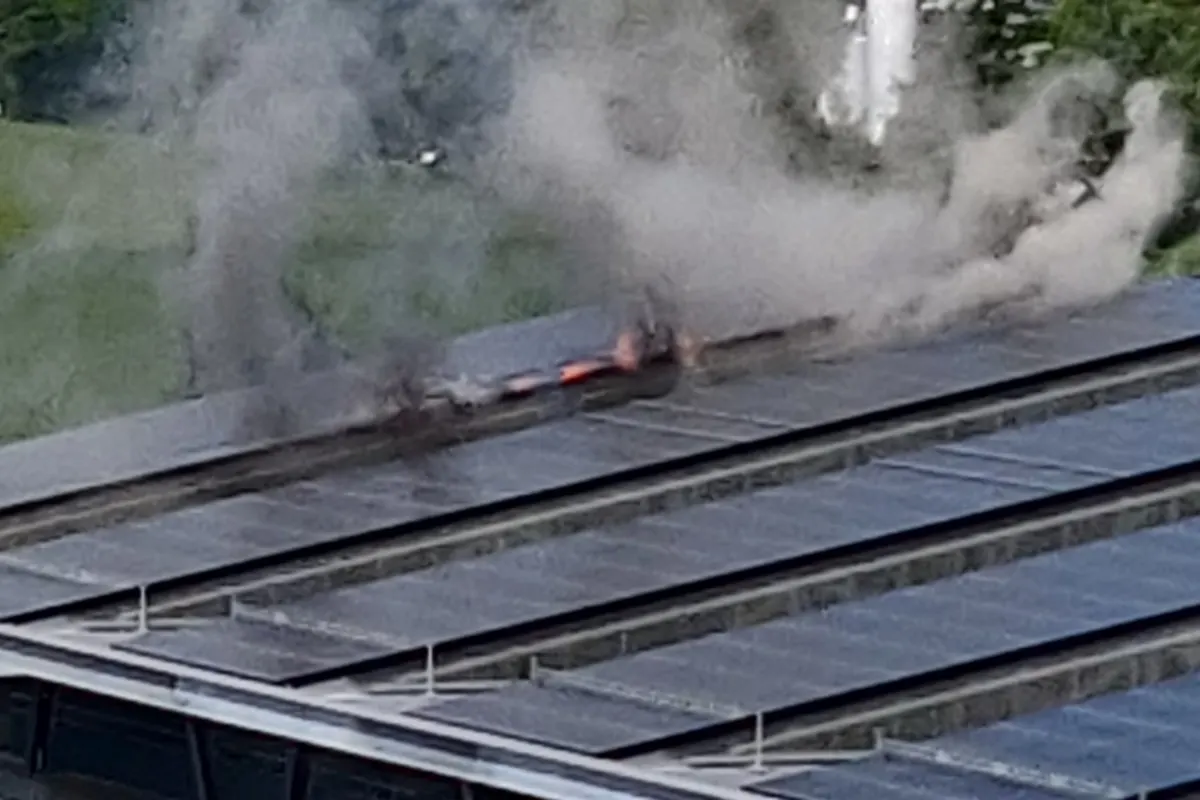 Wohlen AG - Das Dach der Eishalle geriet in Brand