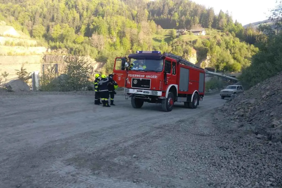 Tödlicher Arbeitsunfall in Anger - Kippmulde stürzte 8 Meter über Halde ab