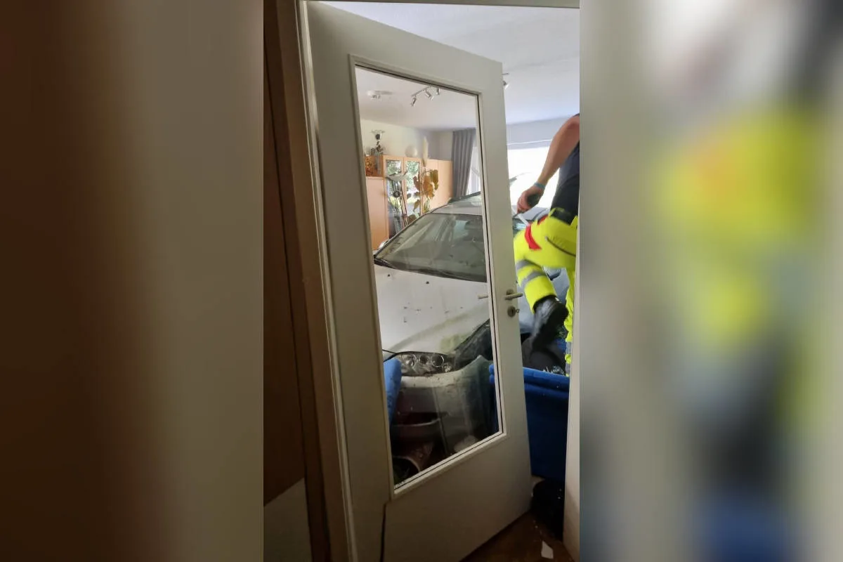 Bad Bevensen – Plötzlich stand der Pkw im Wohnzimmer – Bewohner in Sessel erfasst und schwer verletzt