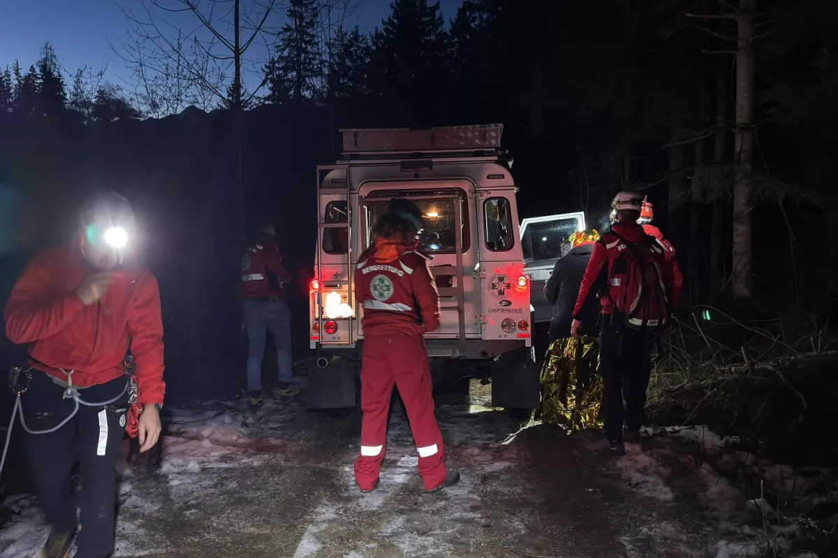 Unfall in Weerberg – Auto stürzt Böschung hinab