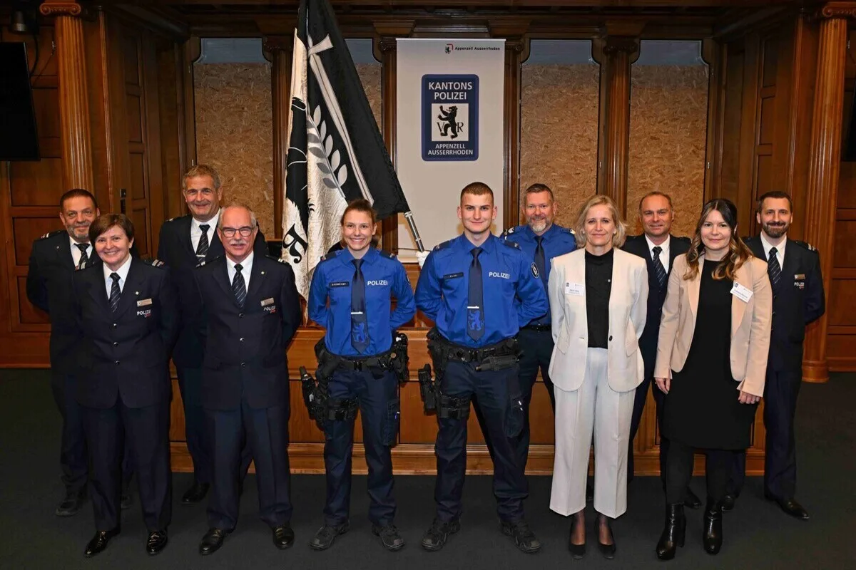 Herisau AR – Zwei neue Polizisten feierlich vereidigt