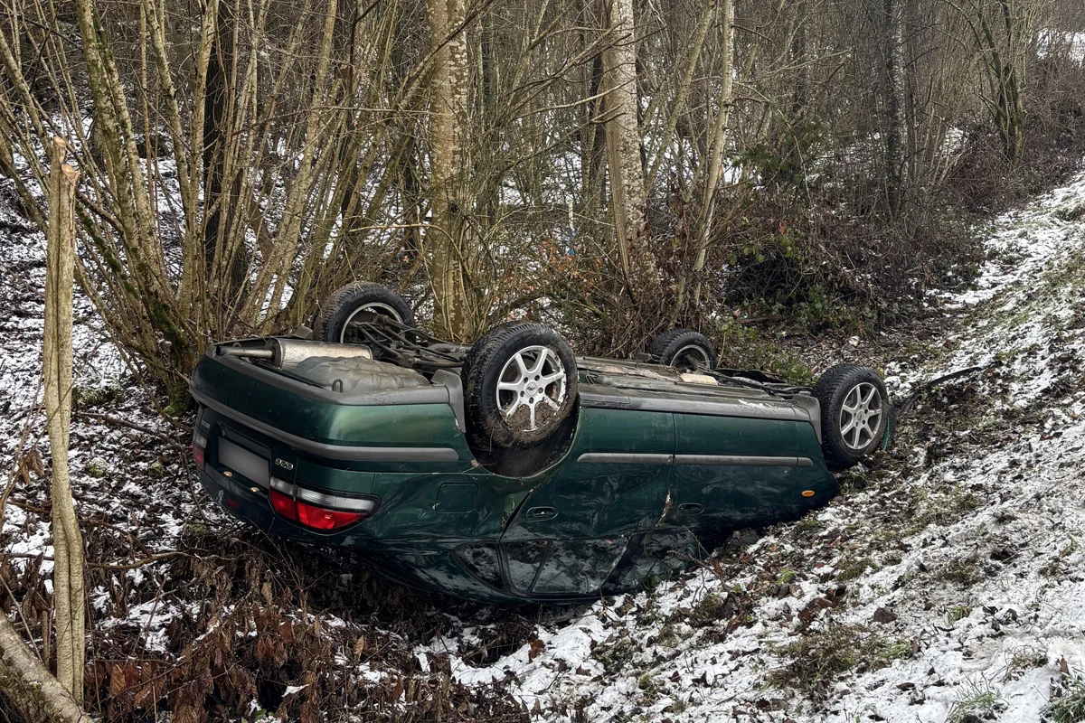 Müllheim TG – Selbstunfall auf vereister Strasse