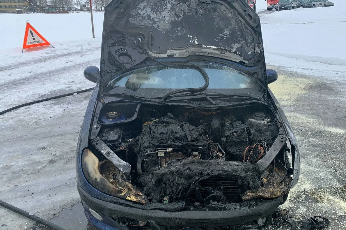 Marbach LU - Peugeot fing zu brennen an
