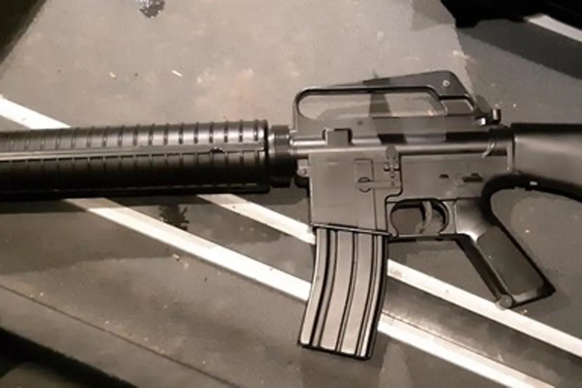 Verbotene Softairwaffe von Bundespolizei bei Blankenheim beschlagnahmt - Waffe sah aus wie ein amerikanisches M-16
