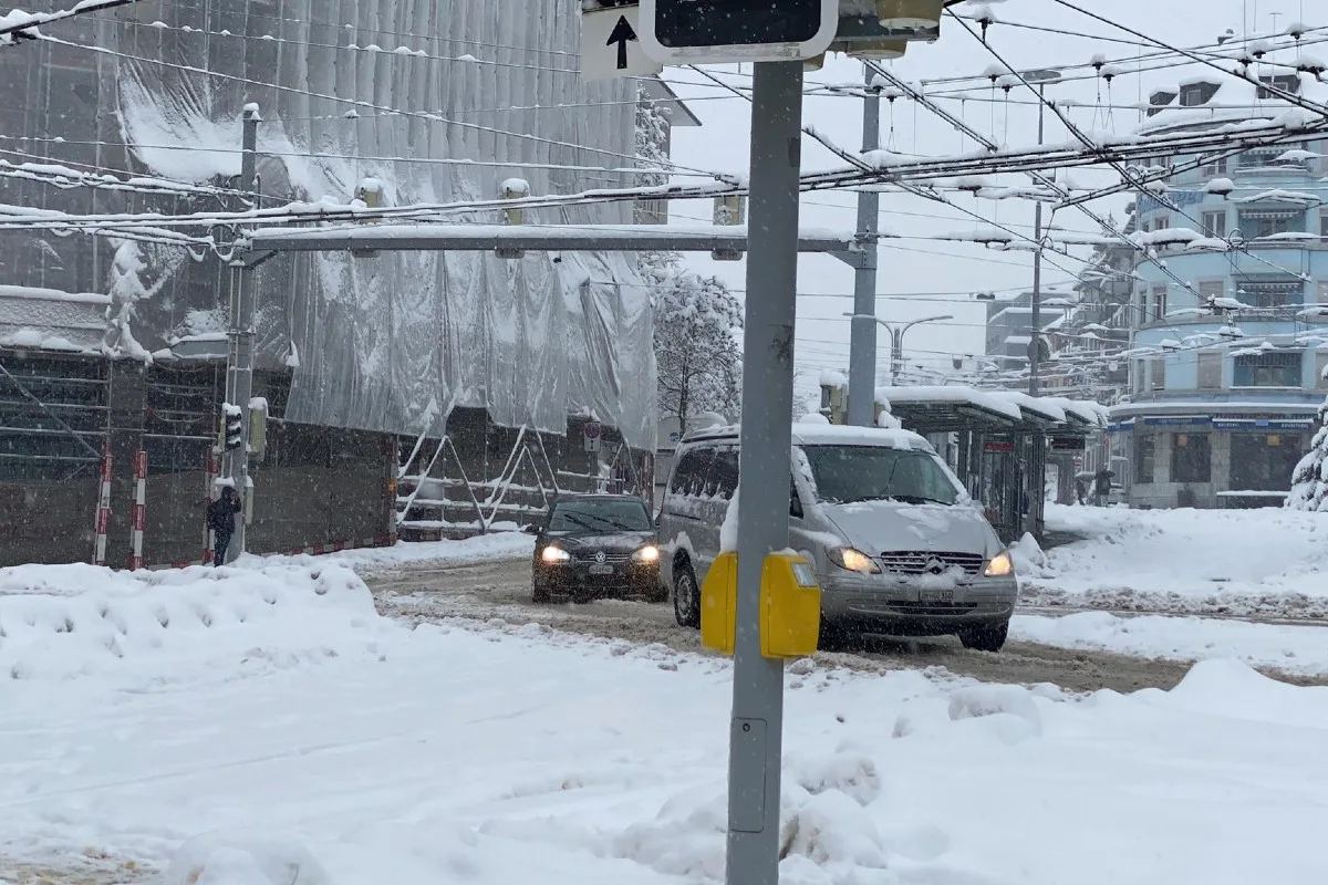 Vorsicht : Schnee- und Eisglätte am Montagmorgen