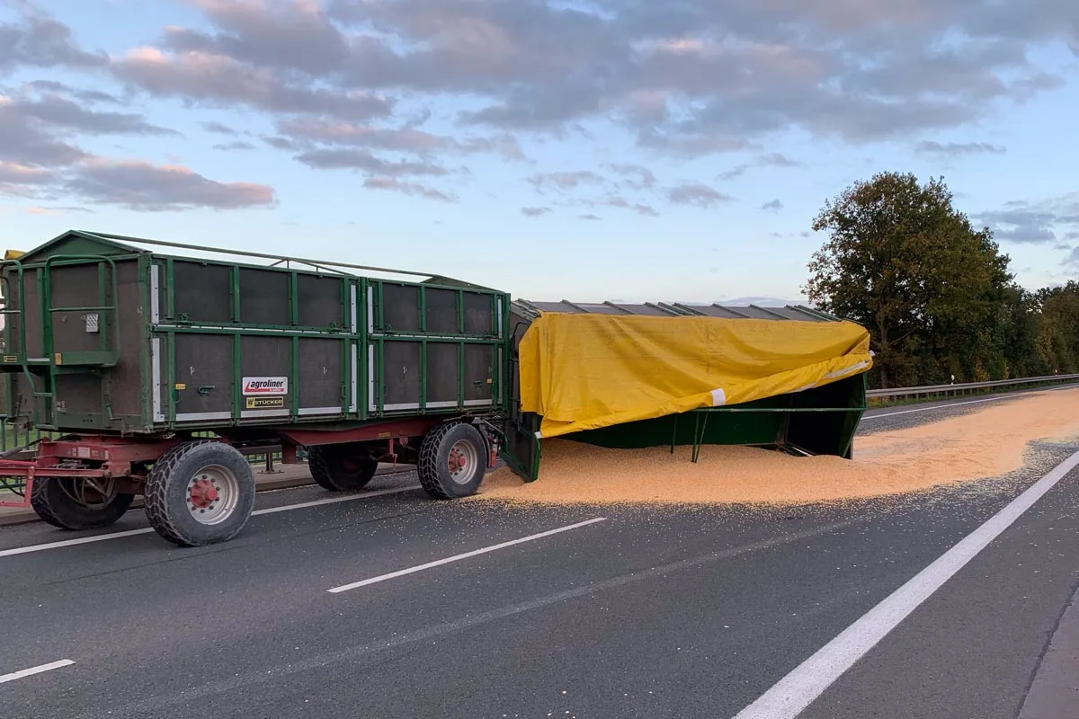 Unfall in Warendorf - Tausende Maiskörner bremsen Feierabendverkehr