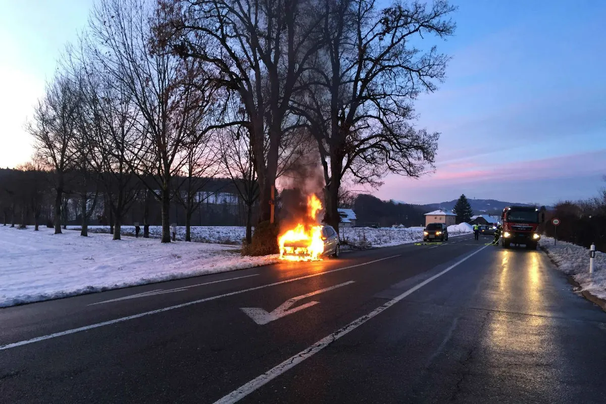Matran FR - Auto bei Brand vollständig zerstört