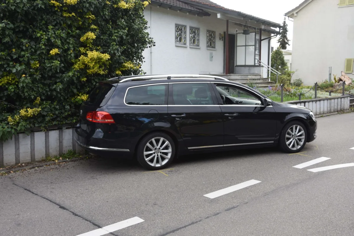 Wil SG - VW-Fahrer baut in fahrunfähigem Zustand Selbstunfall