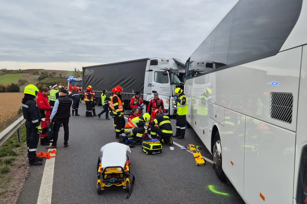A5 Drasenhofen NÖ – Eine Tote und mehrere Verletzte bei schwerem Unfall