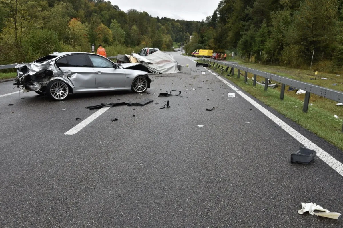 Effretikon ZH - Grosser Sachschaden bei Verkehrsunfall