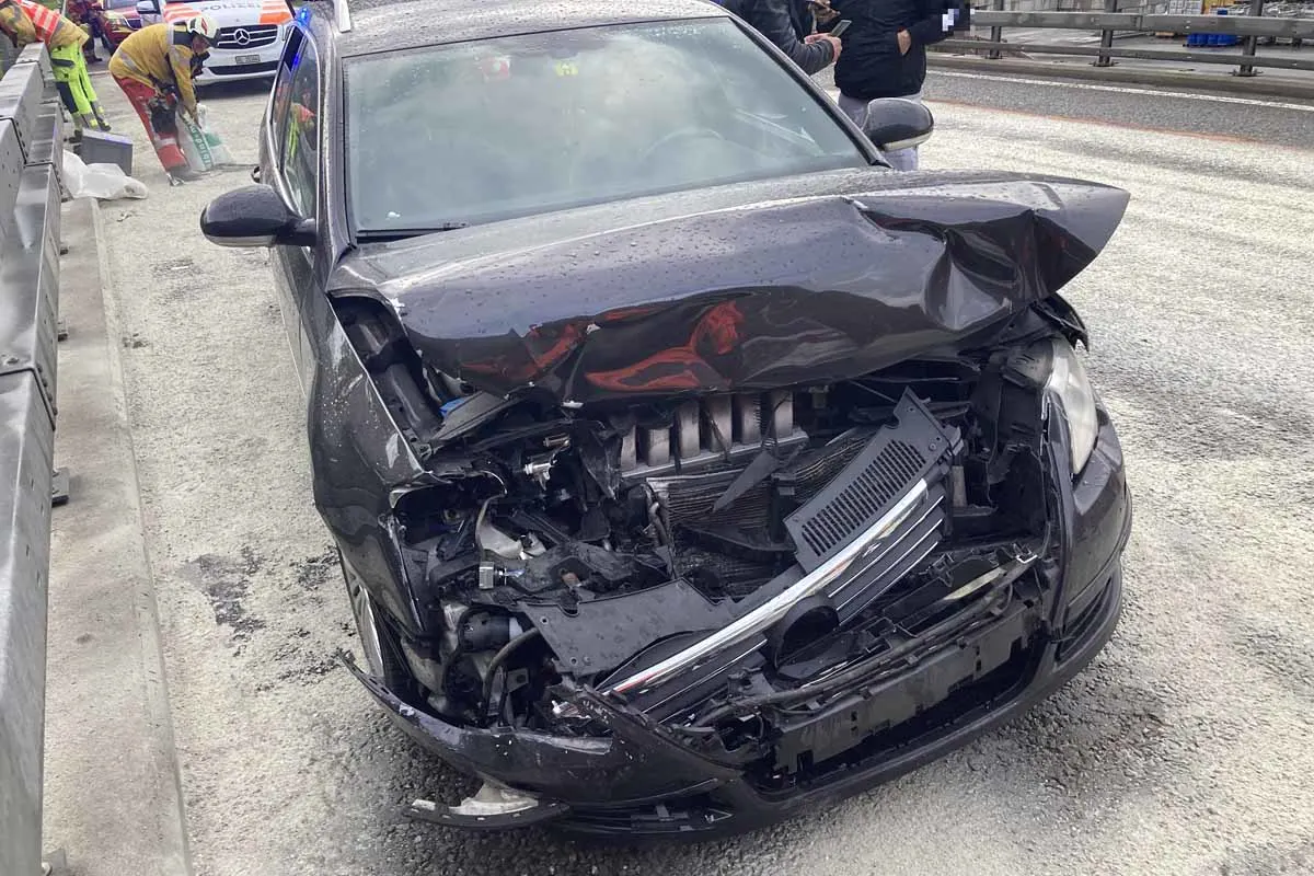Filzbach GL - Unfall auf der A3 führt zu Stau