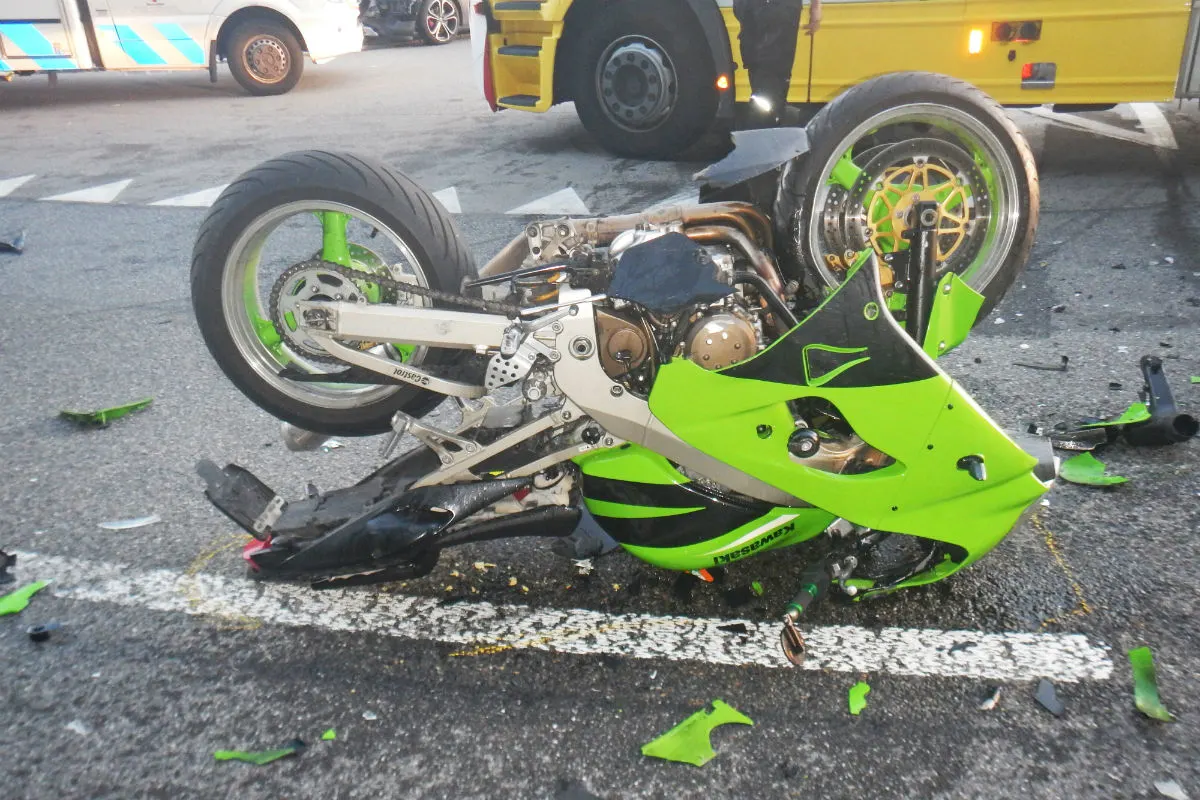 Hefenhofen TG - Autofahrerin kollidiert mit Motorradlenker