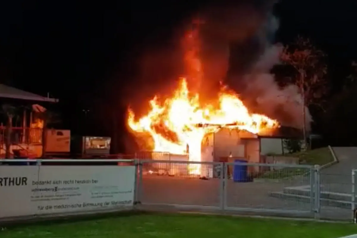 Winterthur ZH - Brand im Fussballstadion Schützenwiese