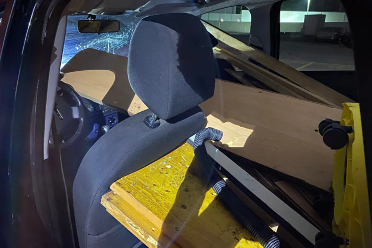 Rothenburg LU - Ungesicherte Ladung im Auto verletzt Fahrer bei Auffahrunfall auf der Autobahn