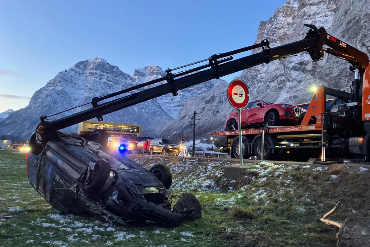 Netstal GL - Frontalkollision nach Sekundenschlaf