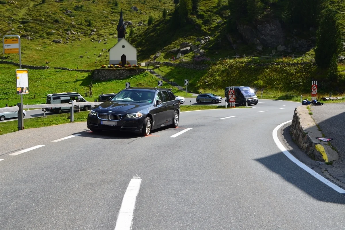 Davos Dorf GR - Motorradlenker bei Frontalkollision verletzt