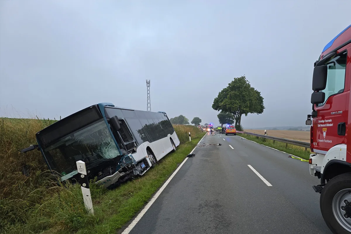 Hessisch Oldendorf NI – Zwei Verletzte bei Unfall zwischen Pkw und Linienbus