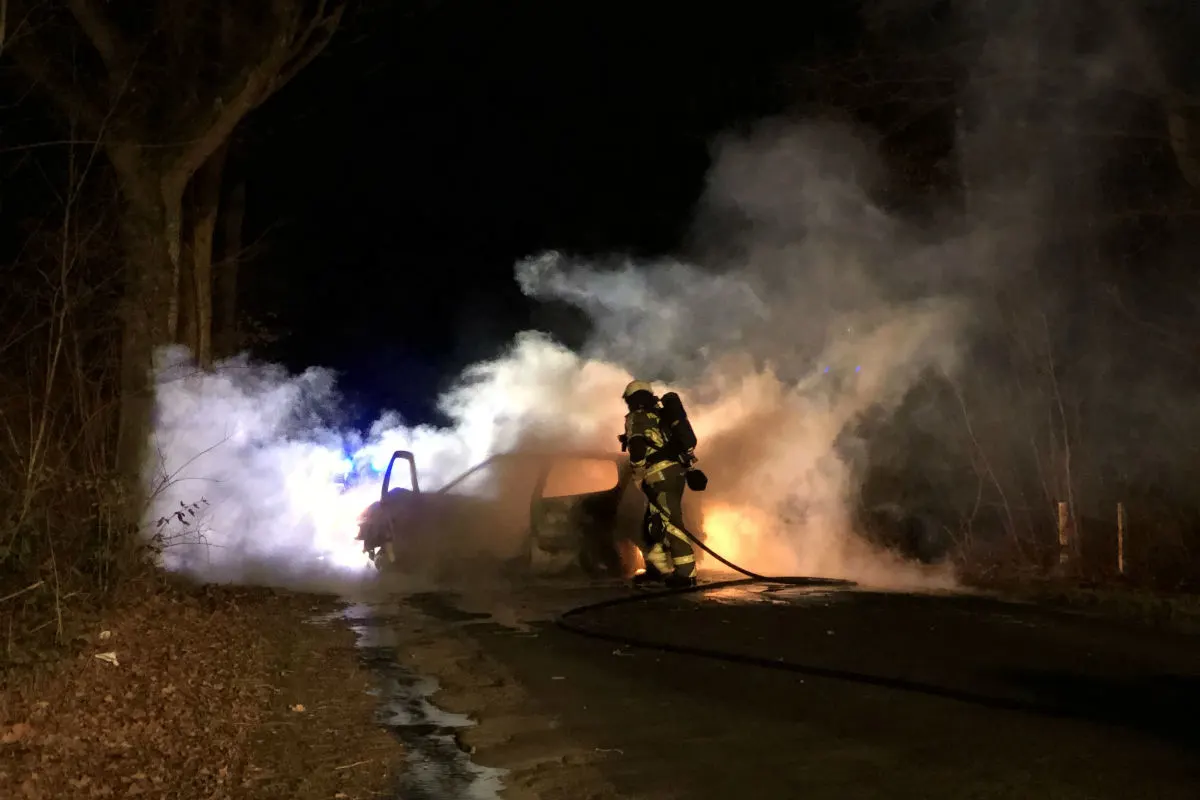 Hünxe - Auto steht in Vollbrand