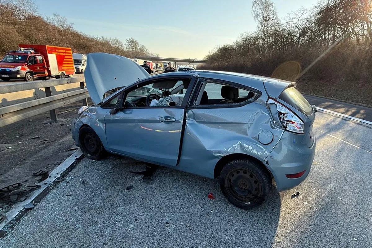 Zierenberg – Vier Verletzte nach zwei Unfällen auf der A44